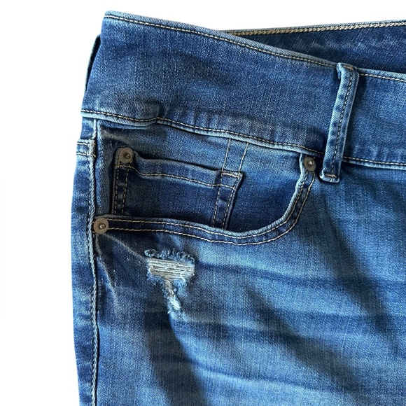 TORRID #FeelTheFit Crop Jegging Super Soft distressed stretch size 22 - Picture 4 of 7